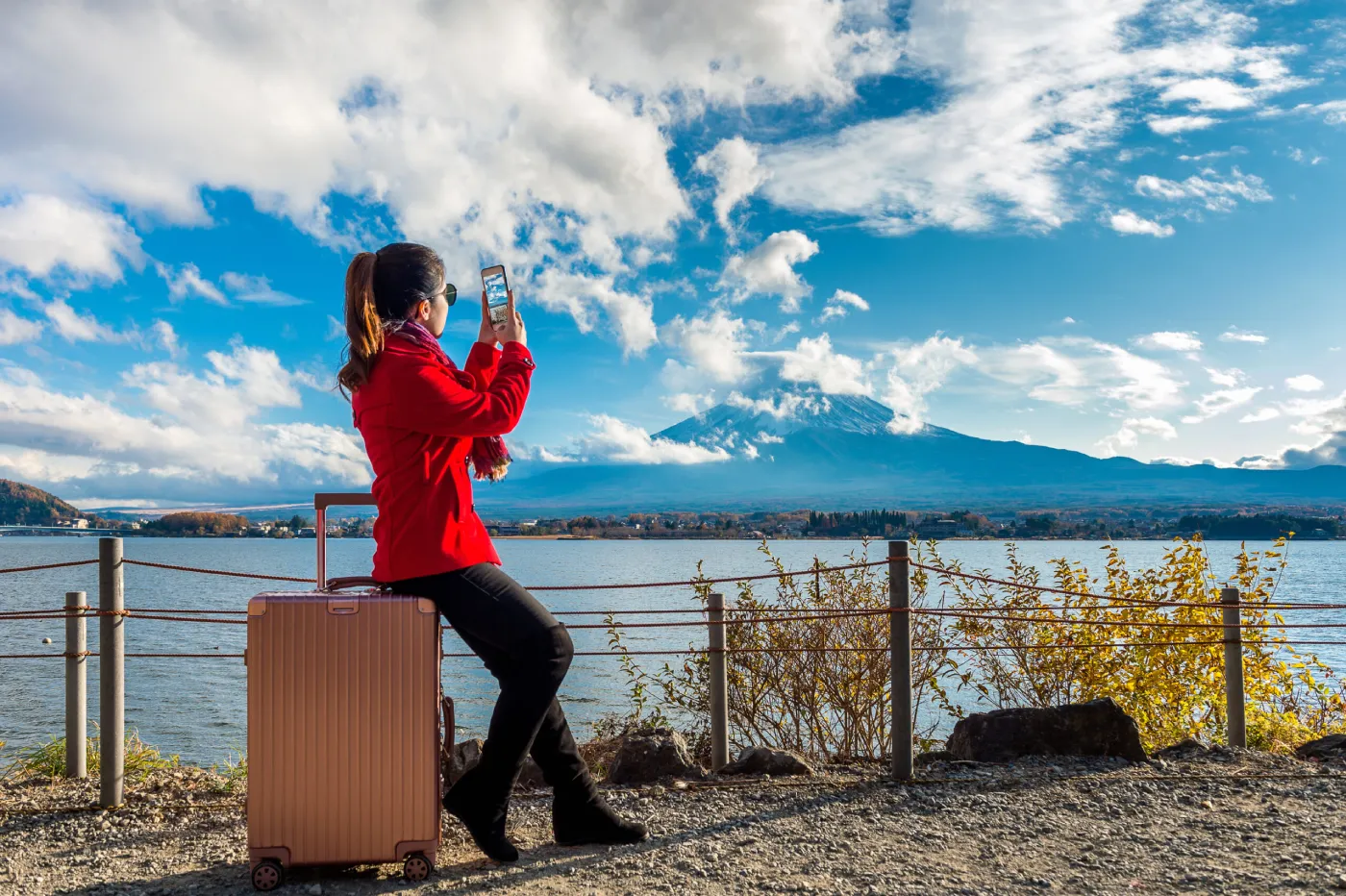 How to Stay Safe While Traveling Solo